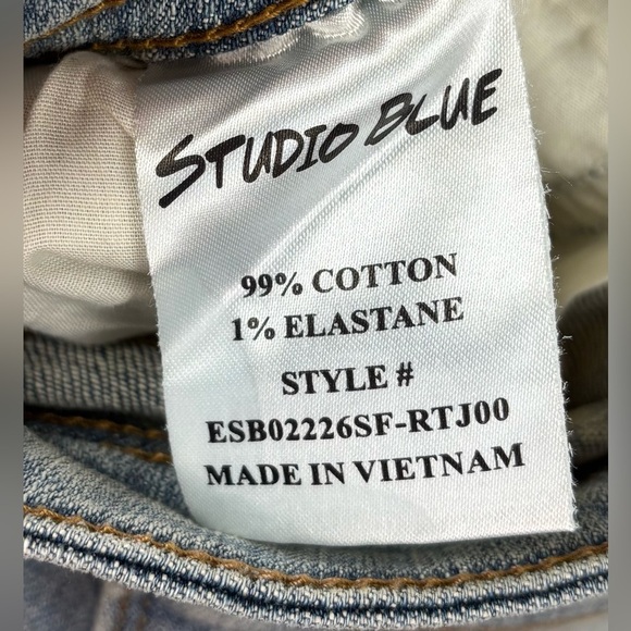 NEW Studio Blue Jean Shorts Ripped Cuffed Juniors Teen 28 Road To Joy Wash 1180 - Picture 5 of 7
